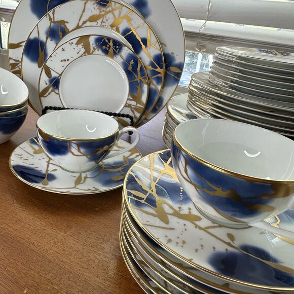 Salad Plates in Jubilant Days Gold by Noritake Contemporary Dining Set of 4 - Picture 6 of 7